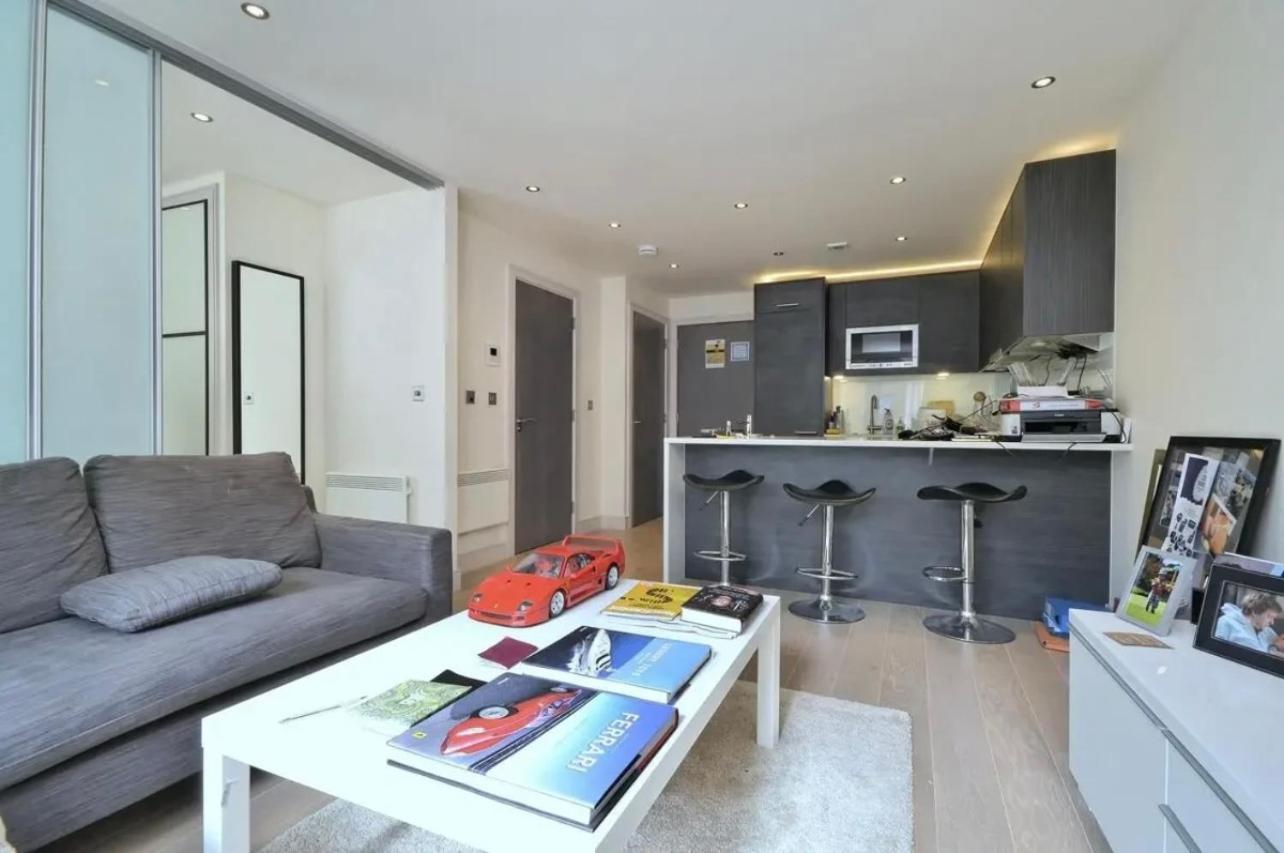 Modern Chelsea Flat *